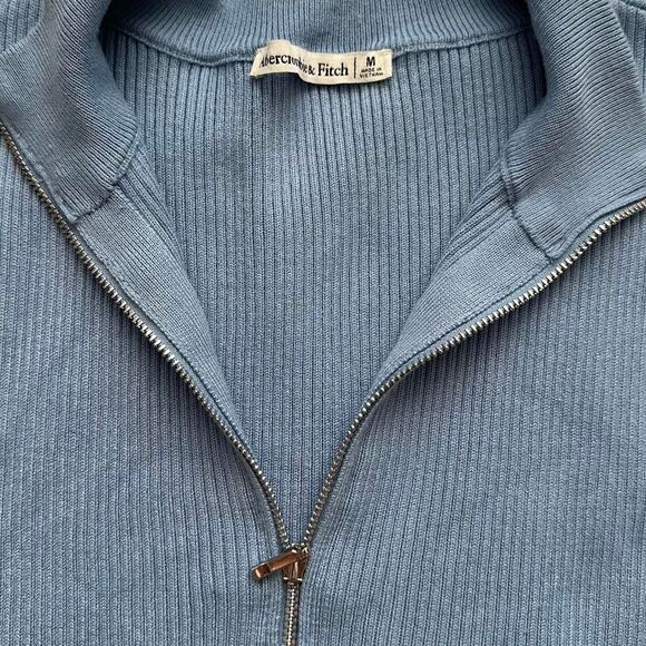 Abercrombie & Fitch Blue Mock Neck 1/4 Zip Knit Vest Top Medium - Picture 2 of 4
